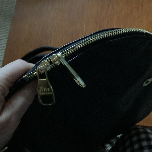 STEVE MADDEN leather black bag, fringe. Adjustable and removable shoulder strap. - Picture 8 of 15